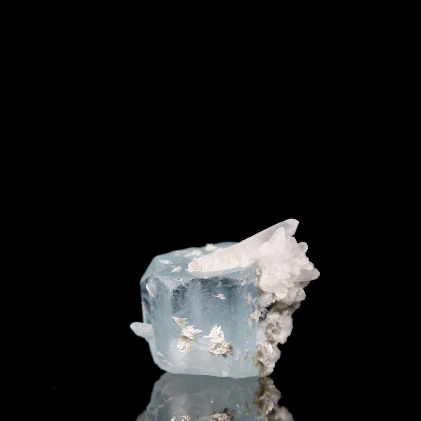 Aquamarine (doubley-terminated) with Quartz and Albite