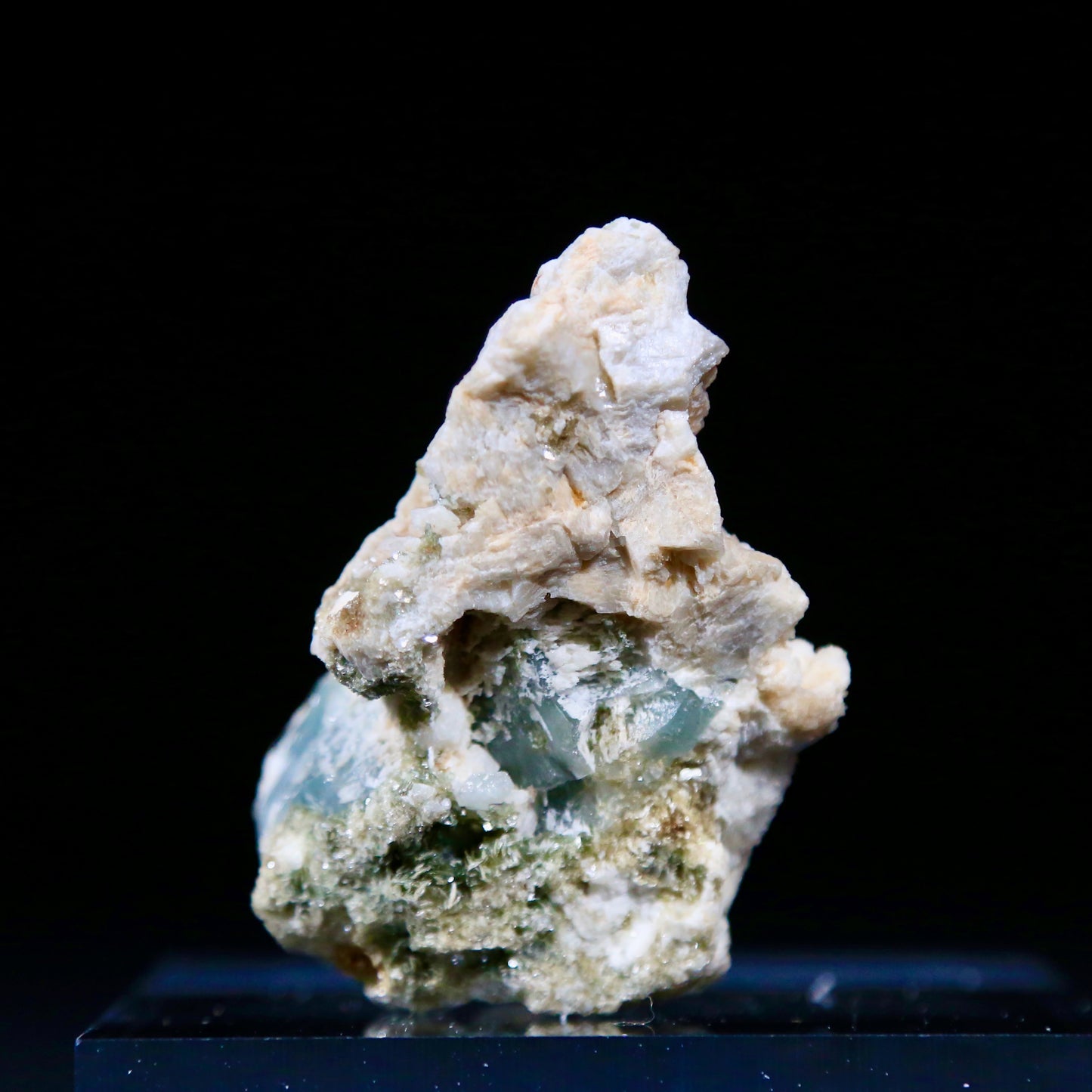 Aquamarine and Albite (174 grams)