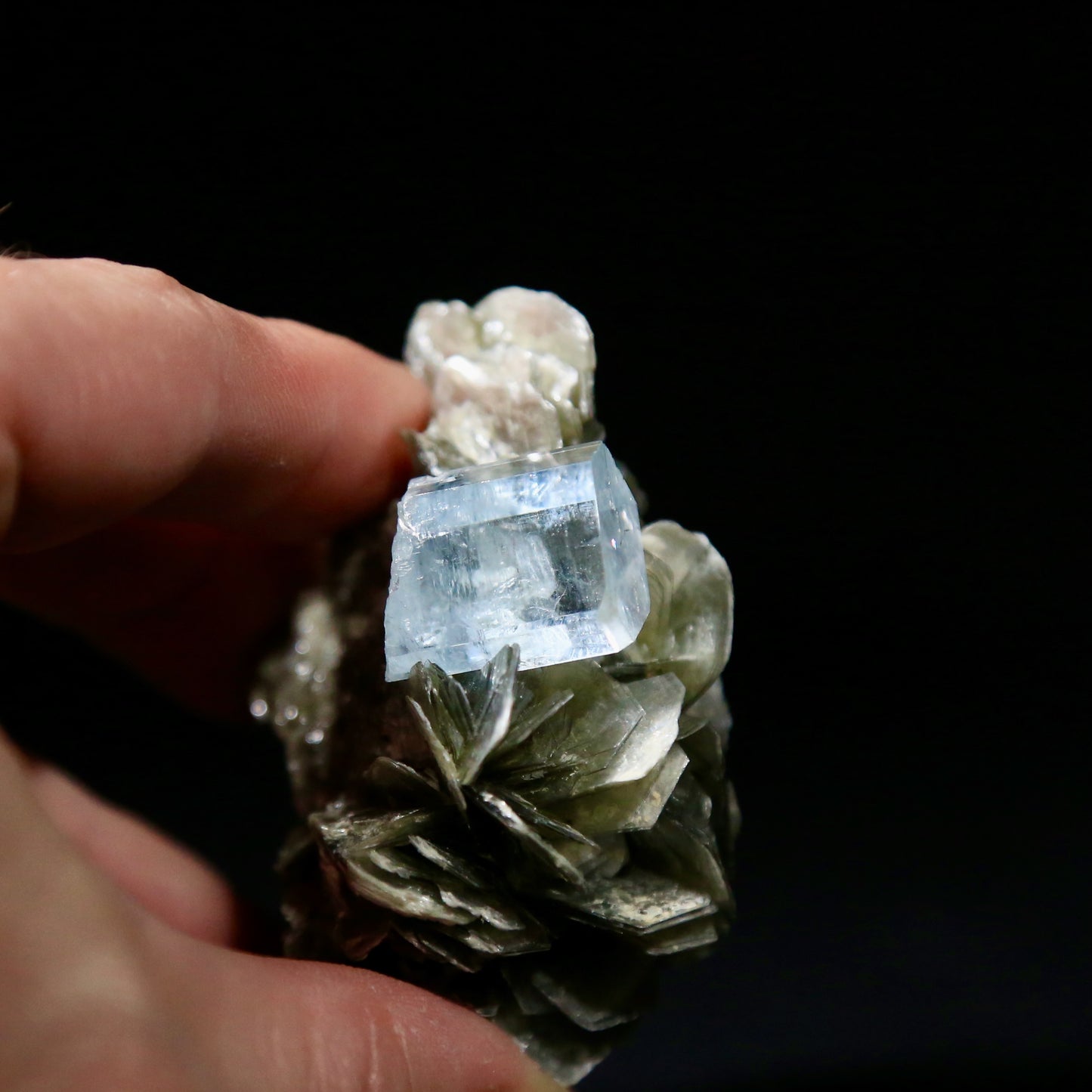 Aquamarine on Muscovite (86 grams)