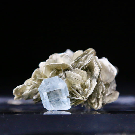 Aquamarine on Muscovite (86 grams)