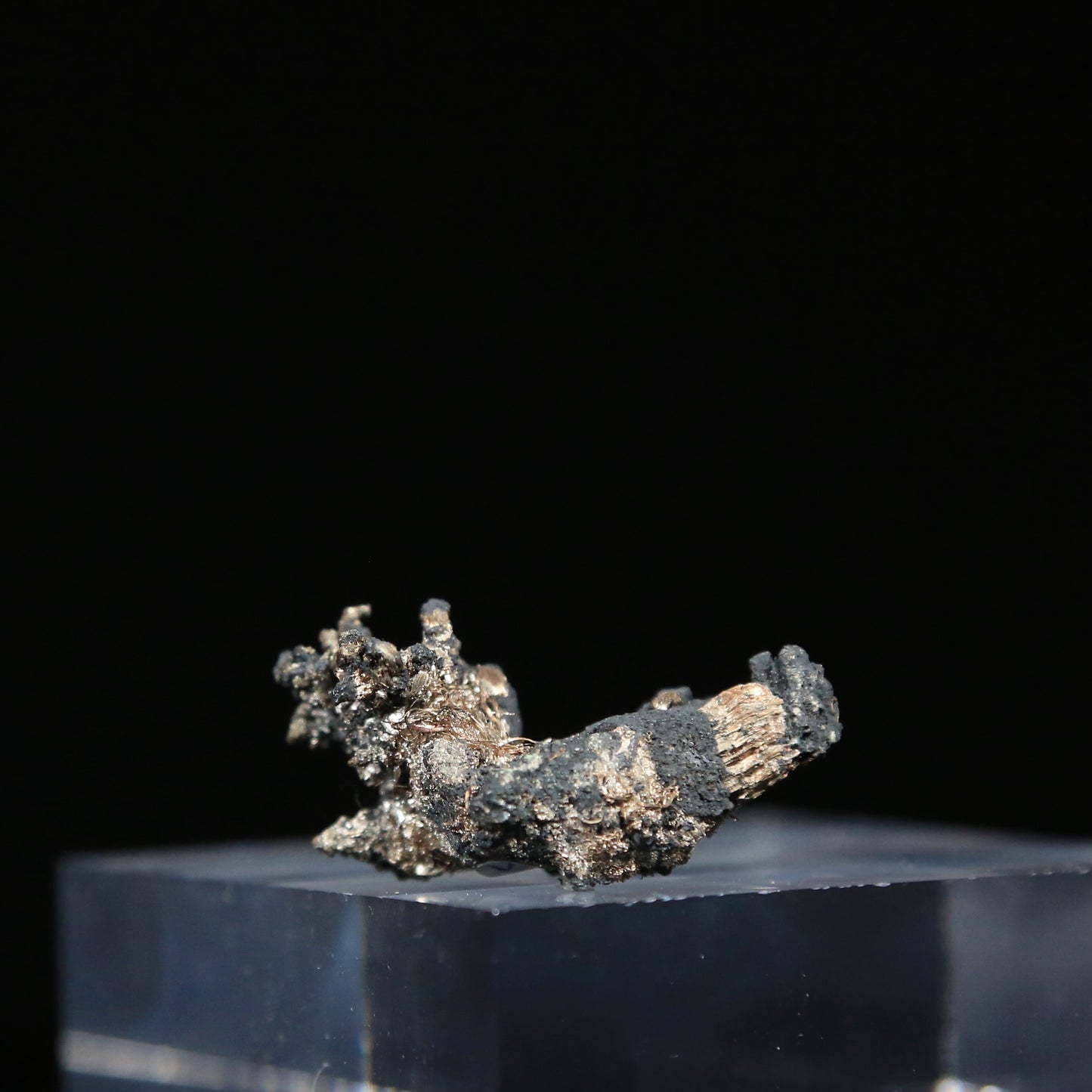 Wire Silver on Acanthite