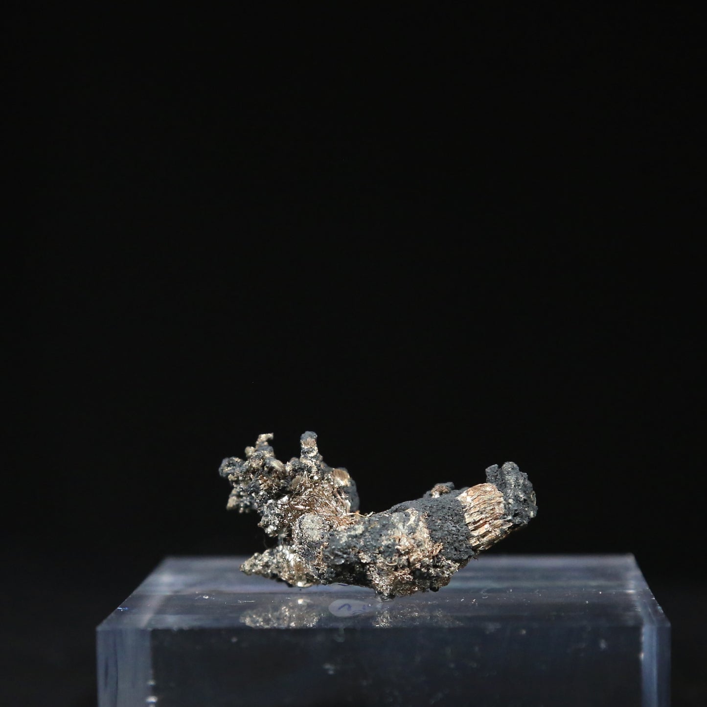 Wire Silver on Acanthite