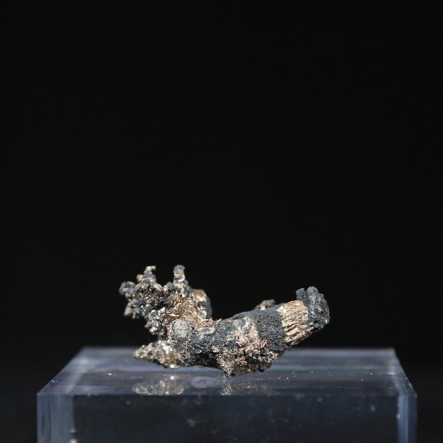 Wire Silver on Acanthite